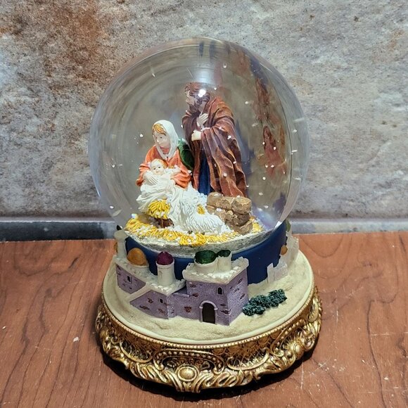Manger Scene Water Globe Music Box Plays Joy To The World - Picture 13 of 13